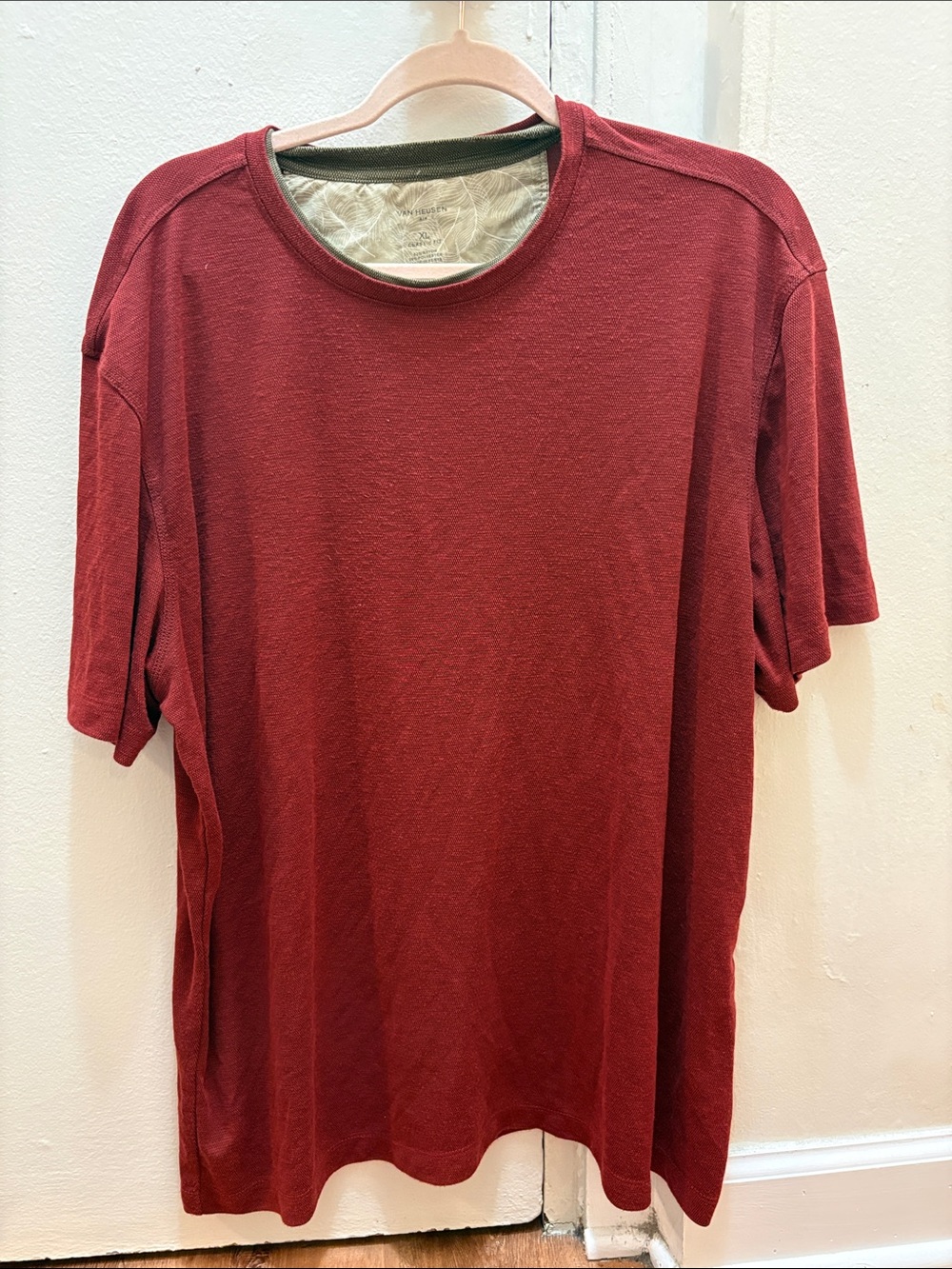 Van Heusen Air Men's Short Sleeve Crew Tee in Burgundy XL Classic Fit